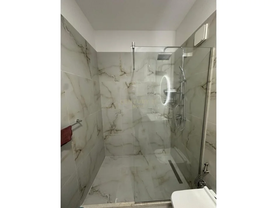 Tirane, jepet me qera apartament 2+1+Ballkon Kati 4, 100 m² 900 € (zogu zi)