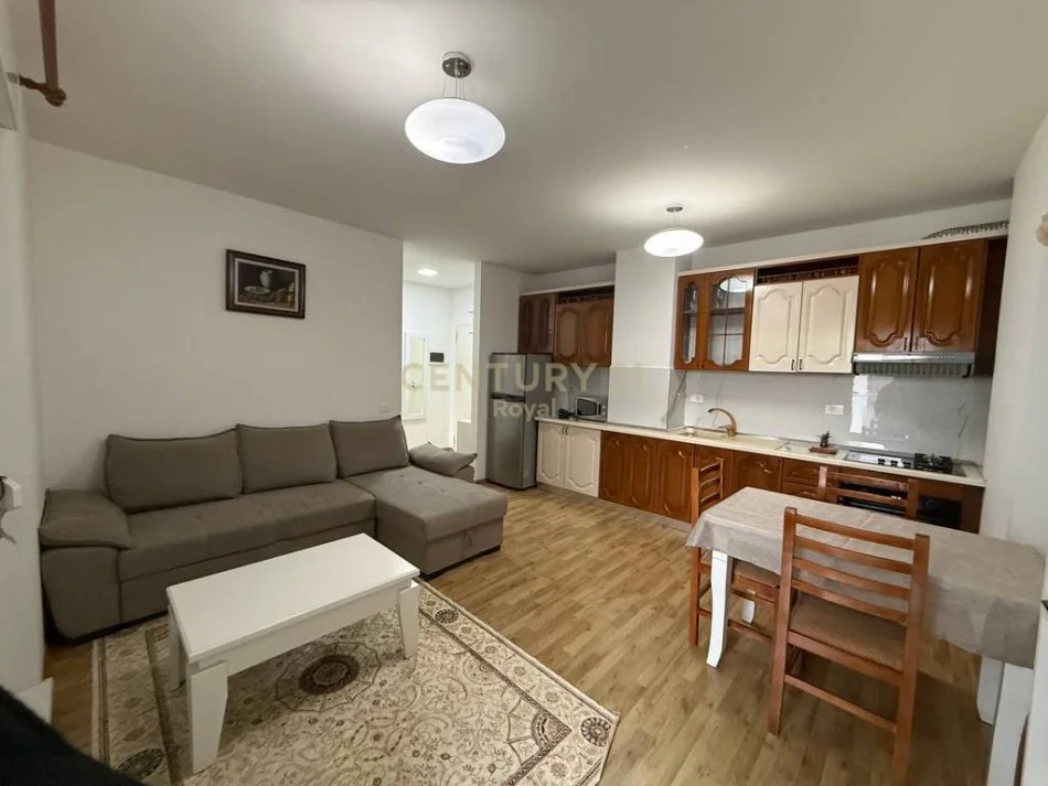 Tirane, jepet me qera apartament Kati 6, 500 € 