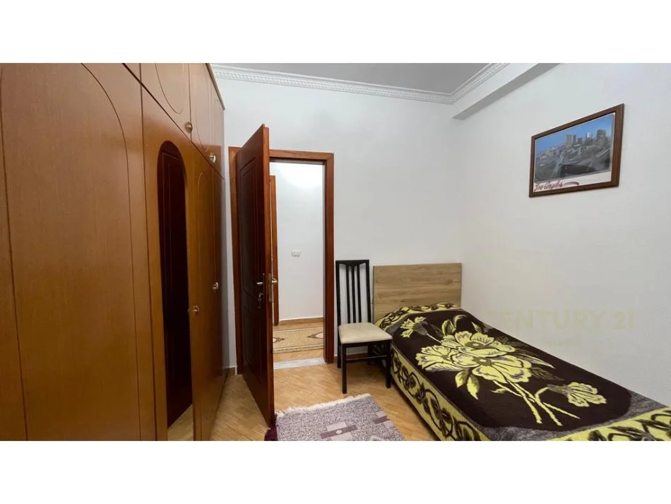 Tirane, jepet me qera apartament 2+1+Ballkon Kati 5, 79 m² 450 € (fresku)