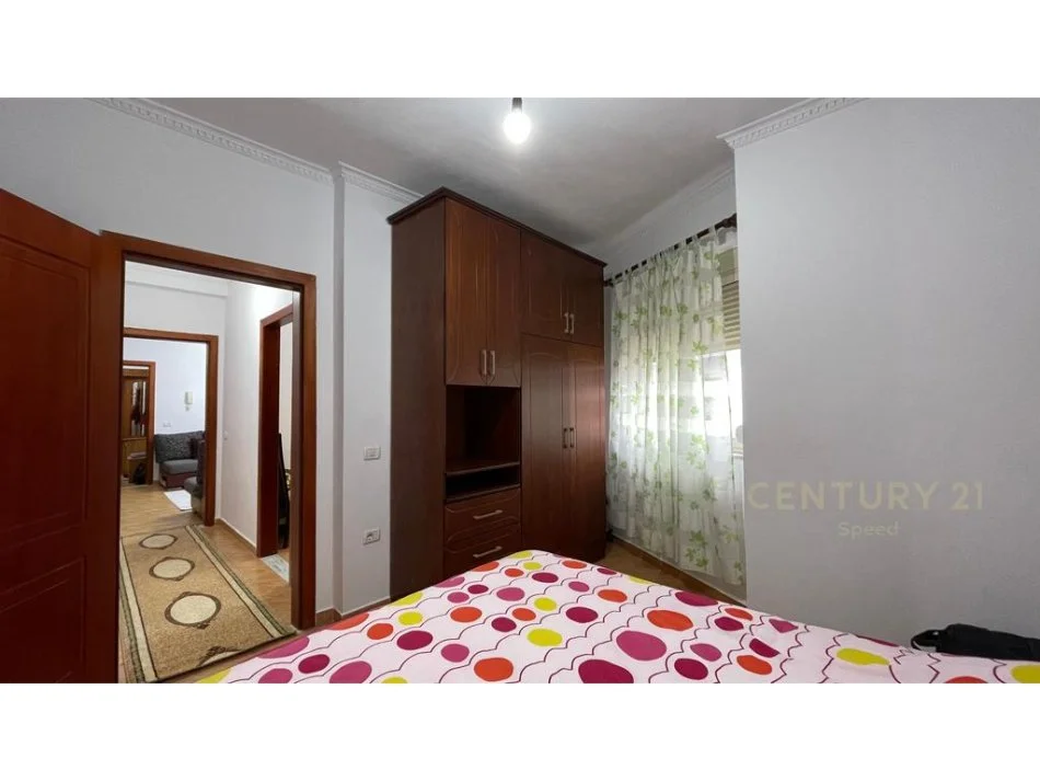 Tirane, jepet me qera apartament 2+1+Ballkon Kati 5, 79 m² 450 € (fresku)