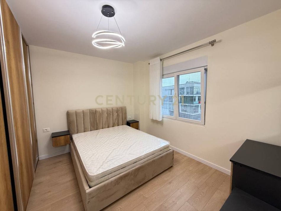 Tirane, jepet me qera apartament 2+1+Aneks+Ballkon Kati 11, 952 m² 950 € (Neom127905)