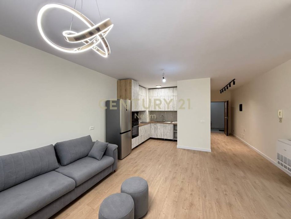 Tirane, jepet me qera apartament 2+1+Aneks+Ballkon Kati 11, 952 m² 950 € (Neom127905)