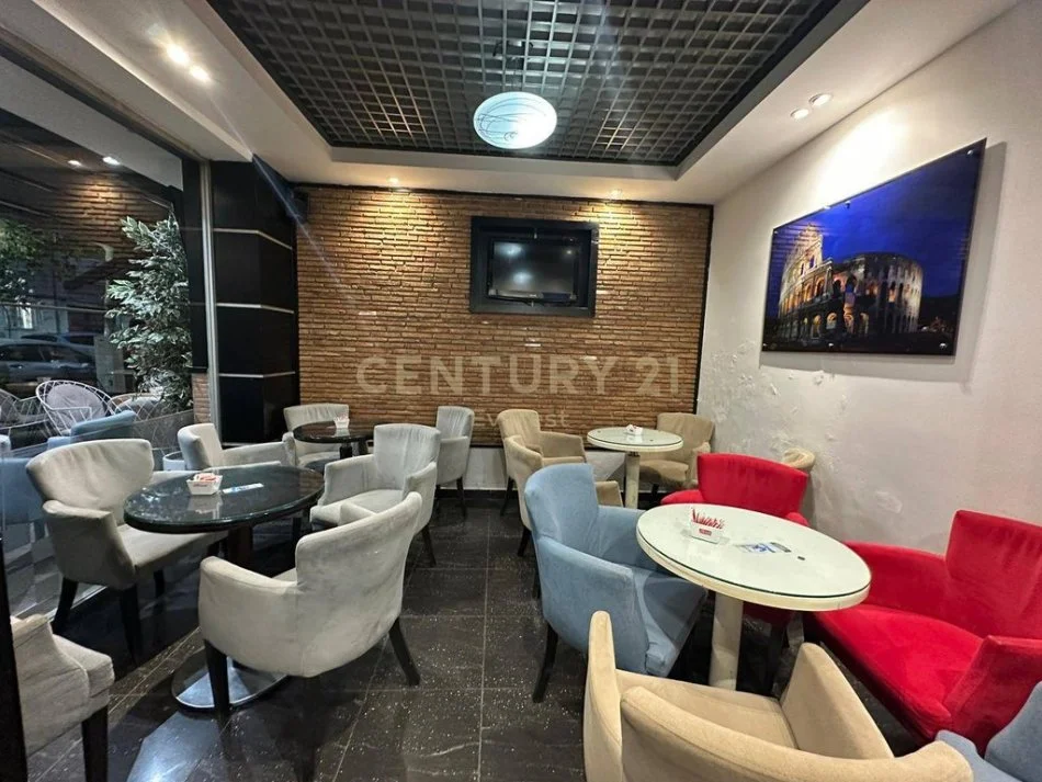 Tirane, jepet me qera ambjent biznesi Kati 0, 80 m² 1.200 € (Pediatria)