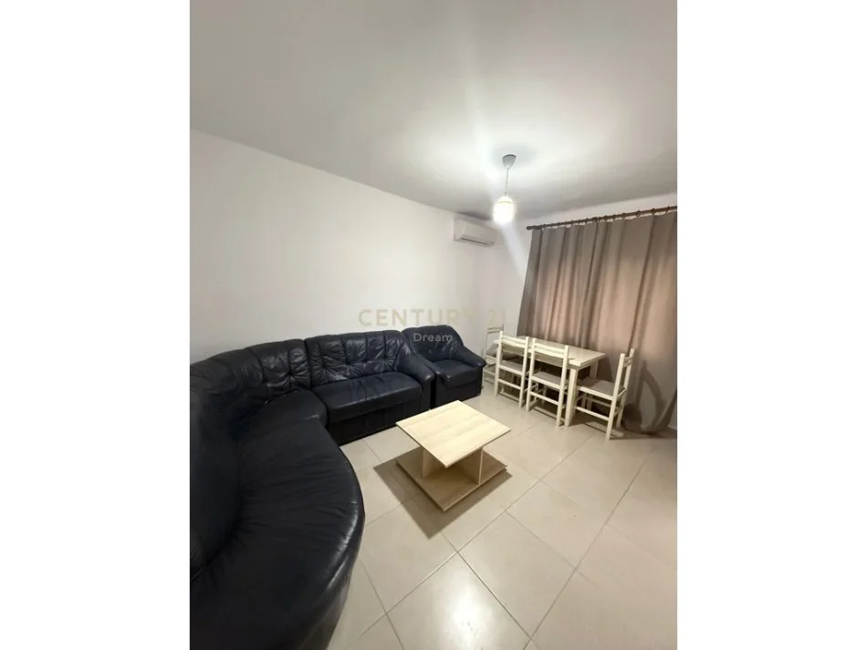 Tirane, jepet me qera apartament 2+1+Ballkon Kati 3, 65 m² 450 € (oxhaku)