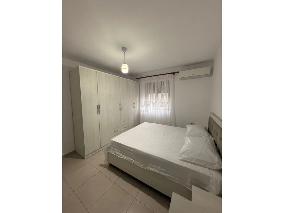 Tirane, jepet me qera apartament 2+1+Ballkon Kati 3, 65 m² 450 € (oxhaku)