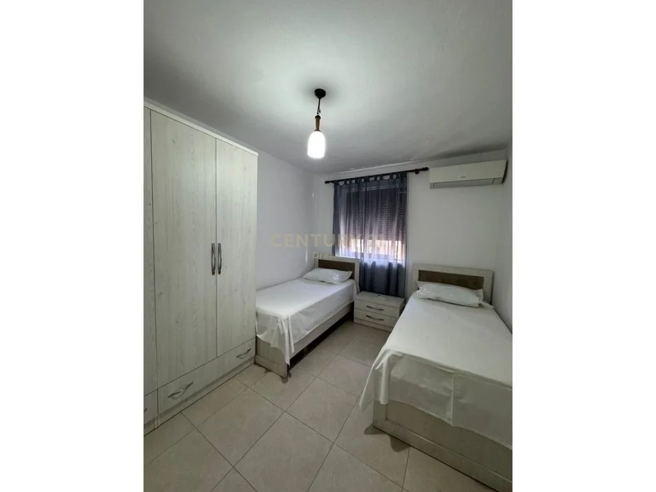 Tirane, jepet me qera apartament 2+1+Ballkon Kati 3, 65 m² 450 € (oxhaku)