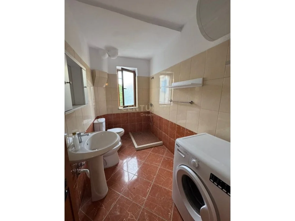 Tirane, jepet me qera apartament 2+1+Ballkon Kati 3, 65 m² 450 € (oxhaku)