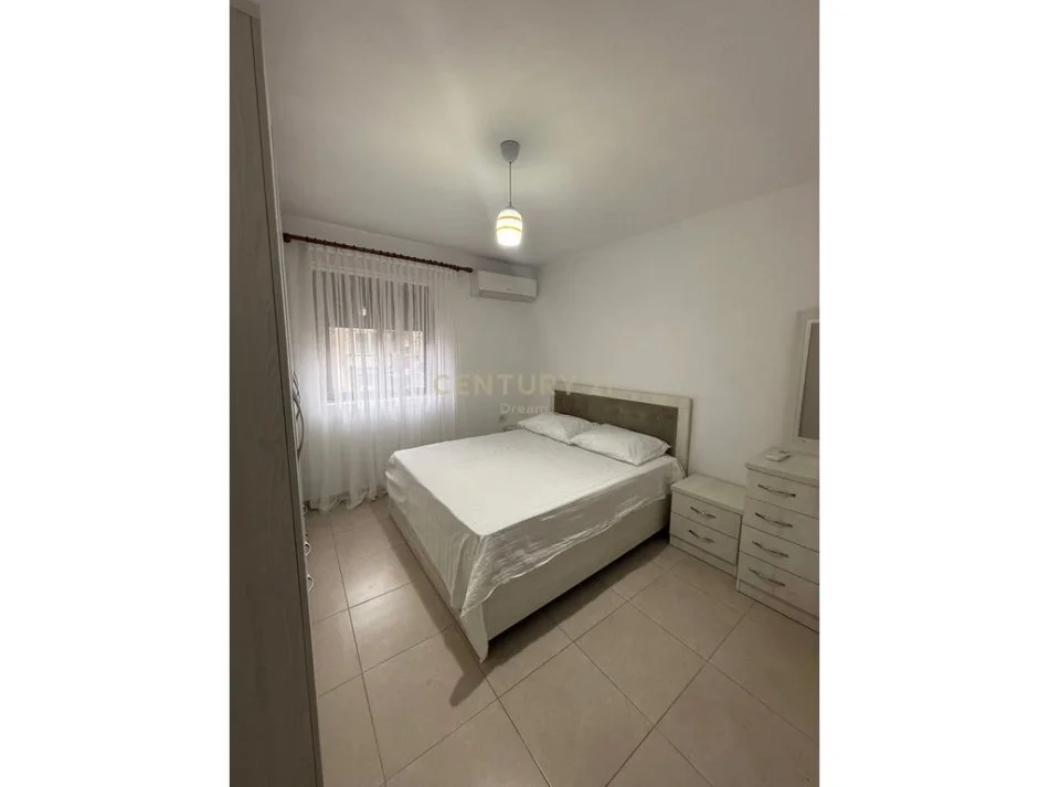 Tirane, jepet me qera apartament 2+1+Ballkon Kati 3, 65 m² 450 € (oxhaku)