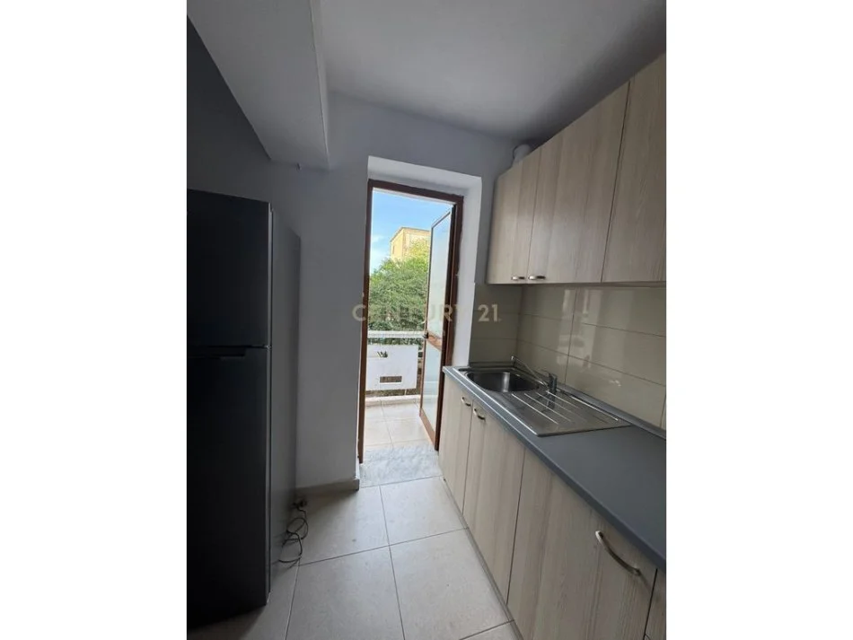 Tirane, jepet me qera apartament 2+1+Ballkon Kati 3, 65 m² 450 € (oxhaku)