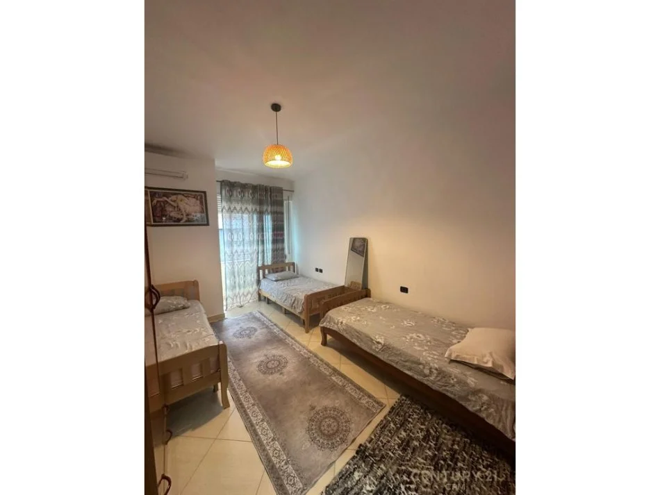 Tirane, jepet me qera apartament 2+1+Ballkon Kati 8, 100 m² 700 € (pazari ri)