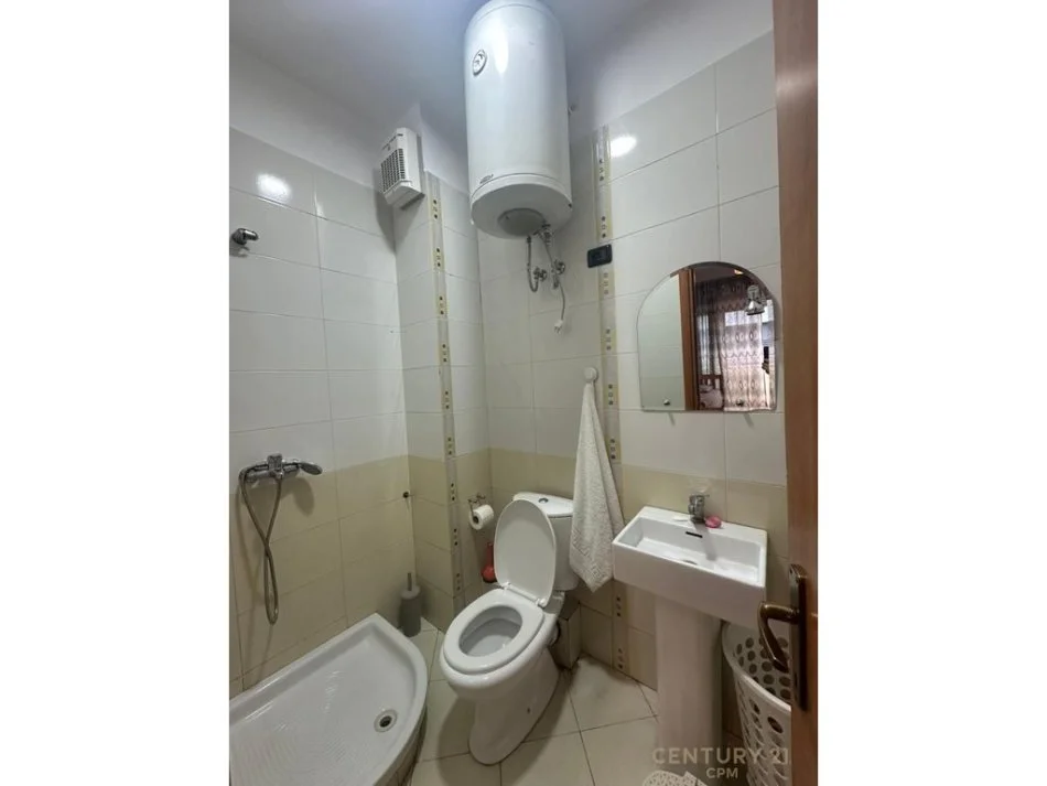 Tirane, jepet me qera apartament 2+1+Ballkon Kati 8, 100 m² 700 € (pazari ri)