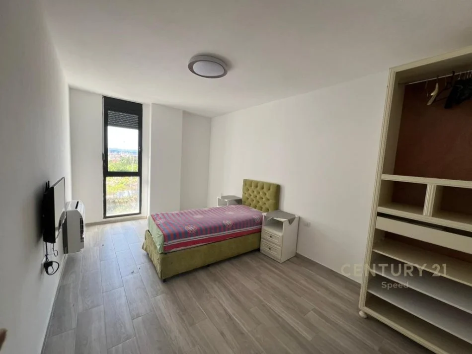 Tirane, jepet me qera apartament 1+1 Kati 2, 69 m² 350 € (rruga 5 maji)