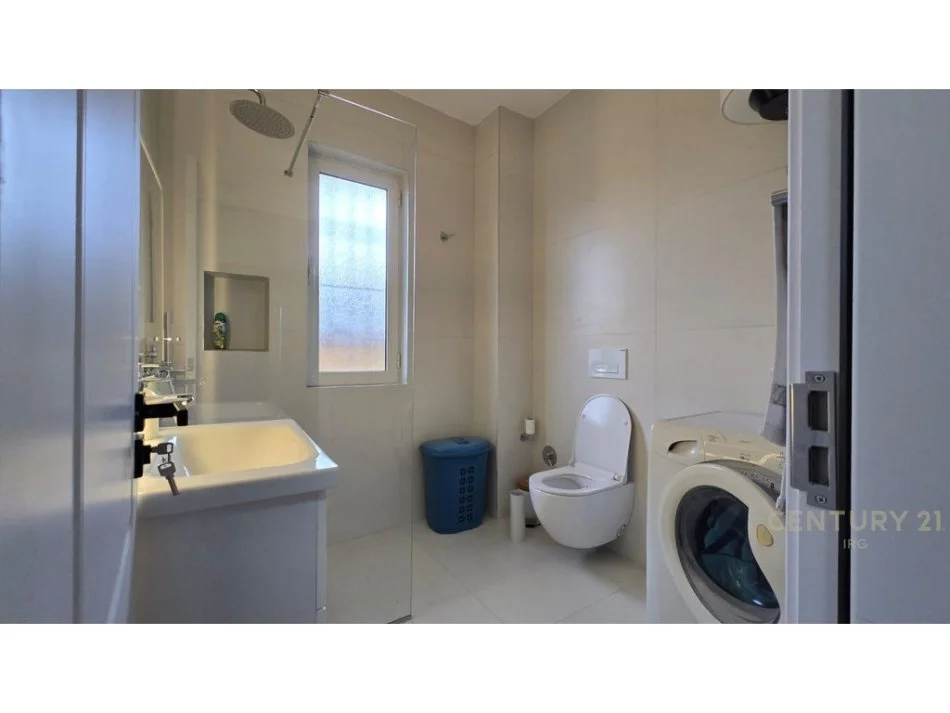 Tirane, jepet me qera apartament 3+1+Ballkon Kati 3, 90 m² 650 € (ali demi)