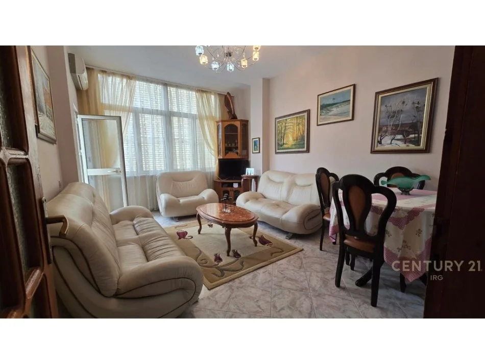 Tirane, jepet me qera apartament 3+1+Ballkon Kati 3, 90 m² 650 € (ali demi)