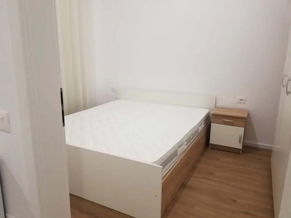 Tirane, jepet me qera apartament 1+1 Kati 3, 60 m² 450 € (ali demi)