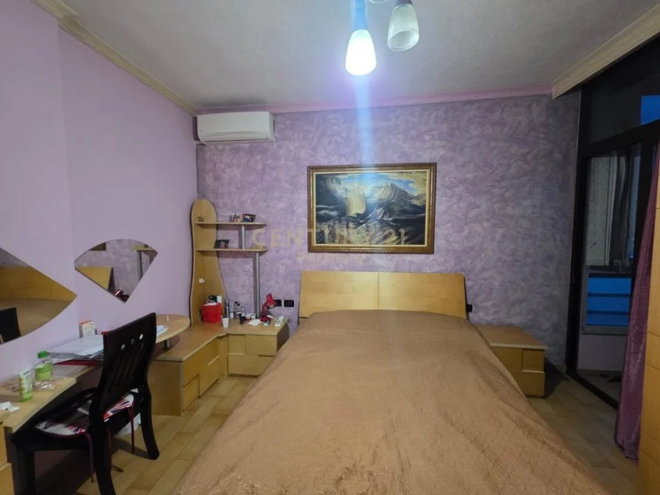 Tirane, jepet me qera apartament 2+1+Ballkon Kati 10, 100 m² 600 € (hipoteka)