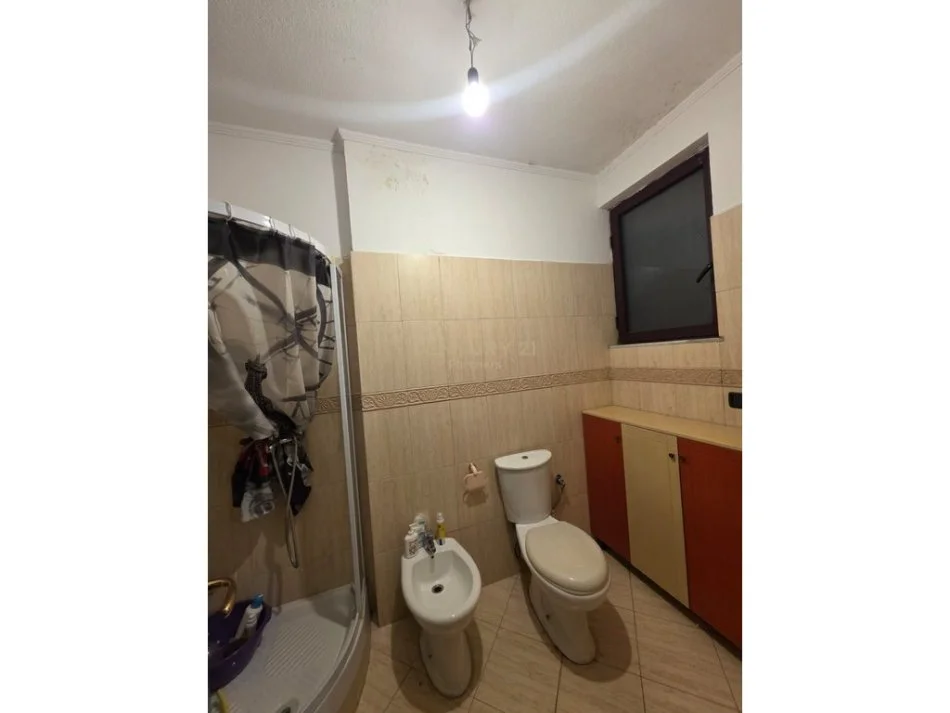 Tirane, jepet me qera apartament 2+1+Ballkon Kati 10, 100 m² 600 € (hipoteka)