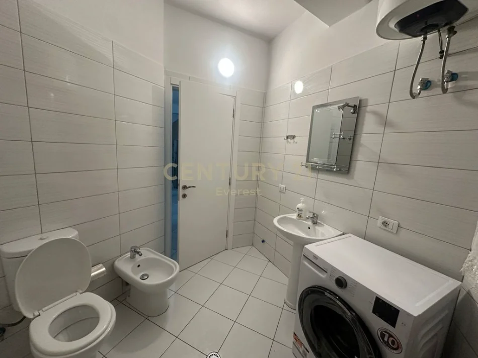 Tirane, jepet me qera apartament Kati 3, 400 € 