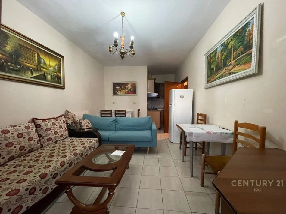 Tirane, jepet me qera apartament 1+1+Ballkon Kati 10, 63 m² 500 € (komuna e parisit)