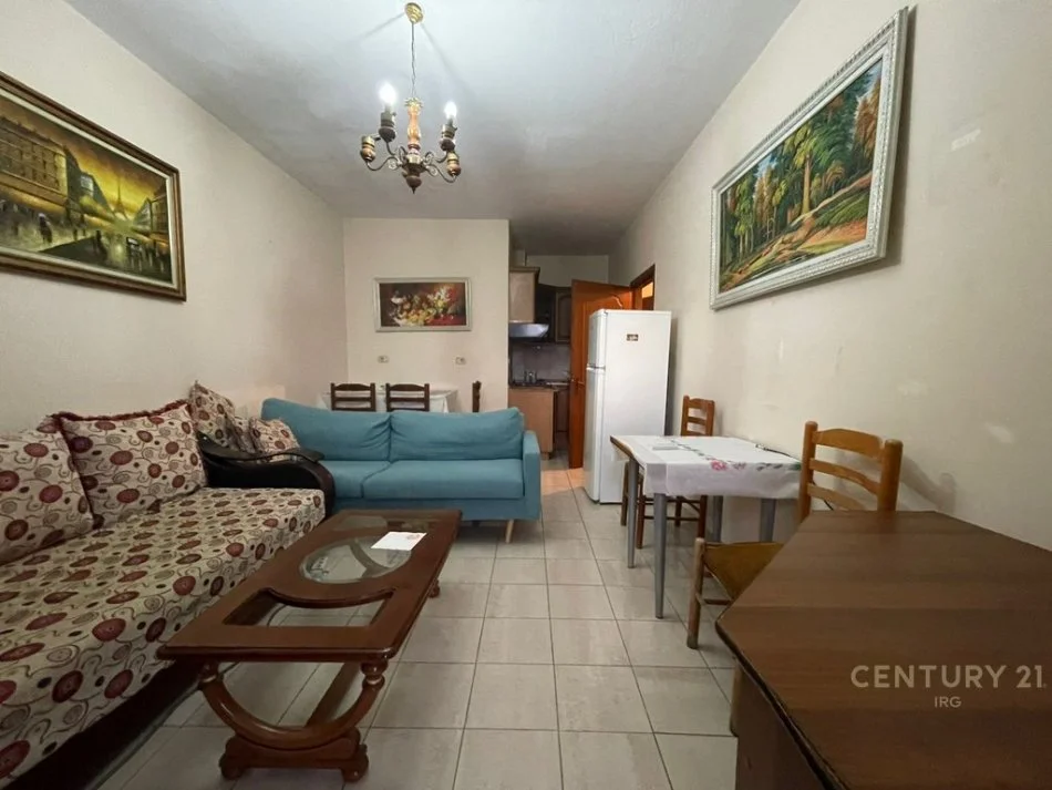 Tirane, jepet me qera apartament 1+1+Ballkon Kati 10, 63 m² 500 € (komuna e parisit)