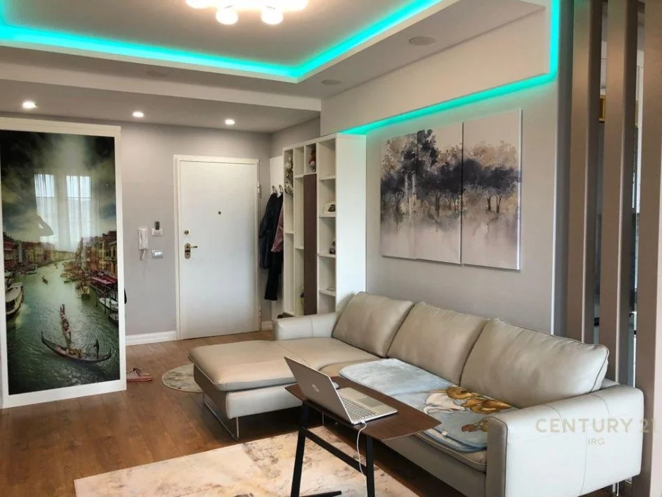 Tirane, jepet me qera apartament 1+1+Ballkon Kati 8, 65 m² 650 € (IRG128180)