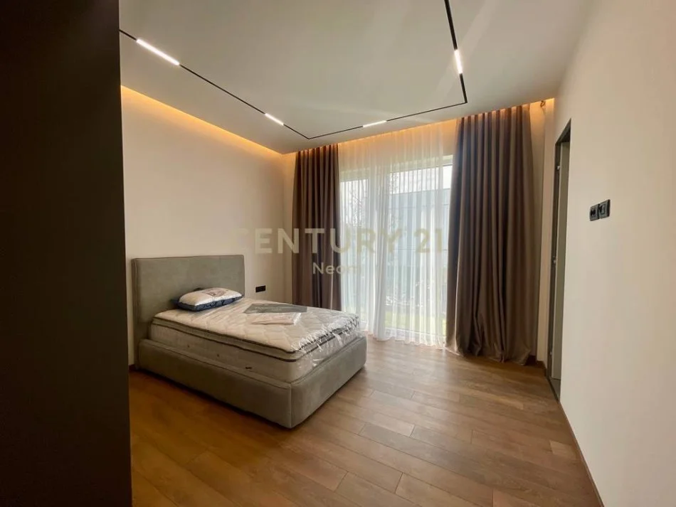 Tirane, jepet me qera Vile 3 Katshe Kati 0, 425 m² 4.000 € (Neom128193)