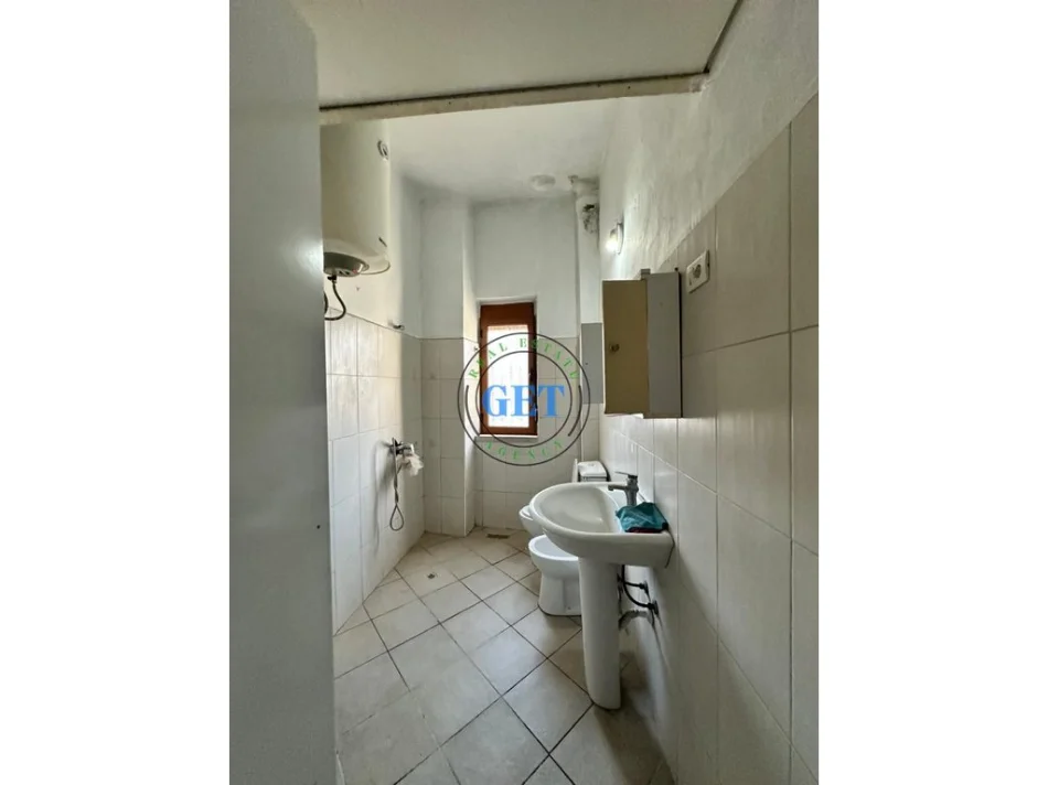Durres, jepet me qera apartament 3+1 Kati 3, 100 m² 400 € (Blue Star)