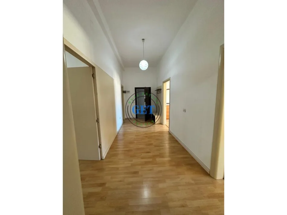 Durres, jepet me qera apartament 3+1 Kati 3, 100 m² 400 € (Blue Star)