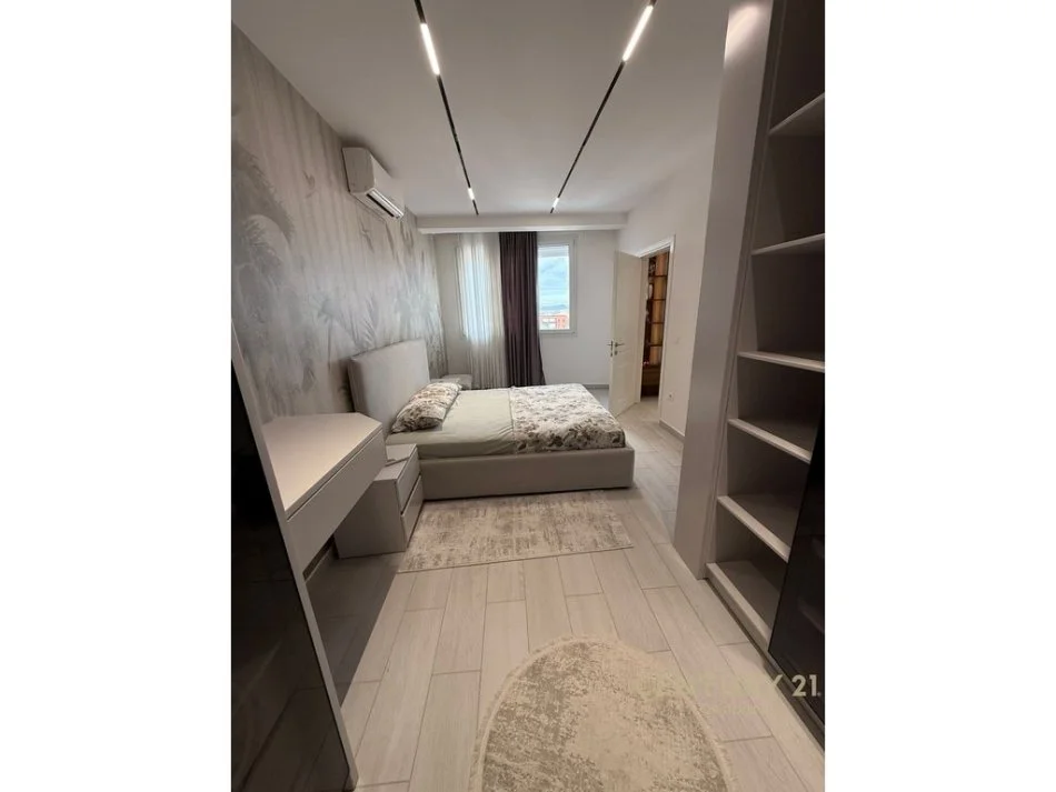 Tirane, jepet me qera apartament 1+1+Ballkon Kati 9, 57 m² (ish fusha e aviacionit)