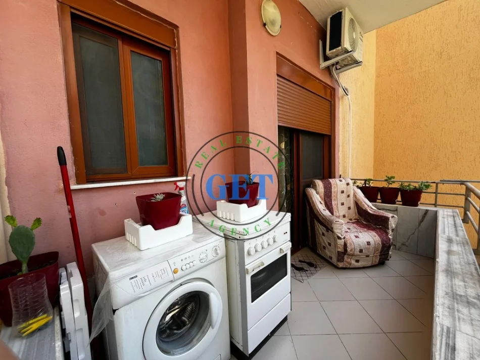 Durres, shitet garsonier 1+1 Kati 1, 52.000 € (Mali i Robit)