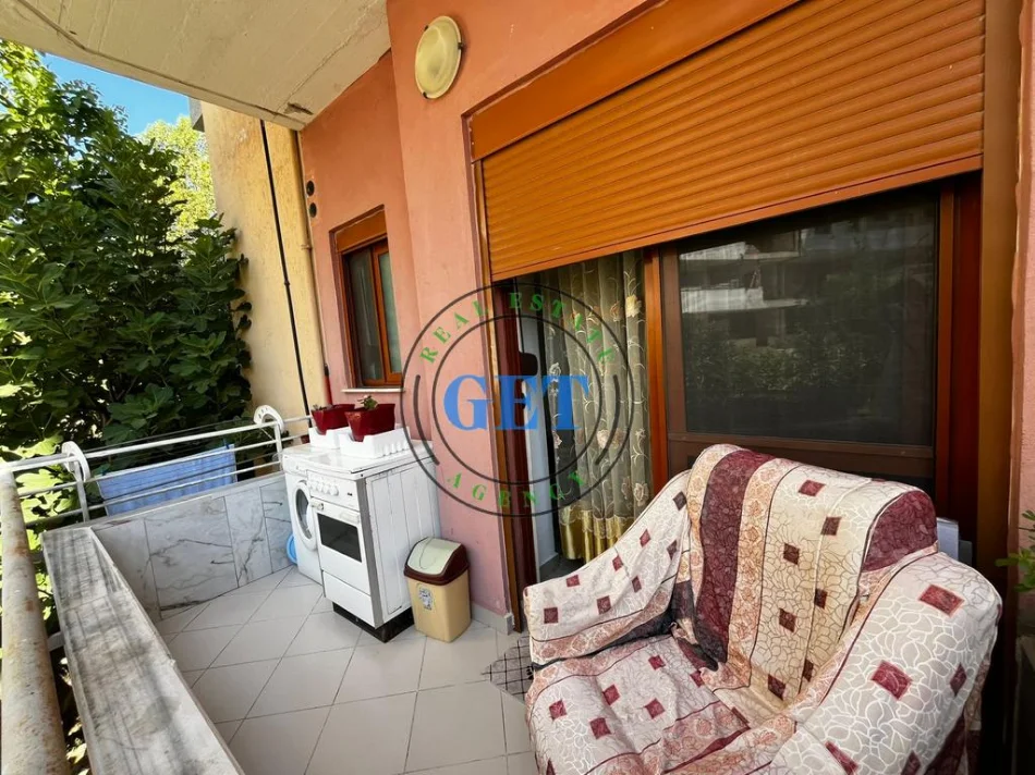 Durres, shitet garsonier 1+1 Kati 1, 52.000 € (Mali i Robit)