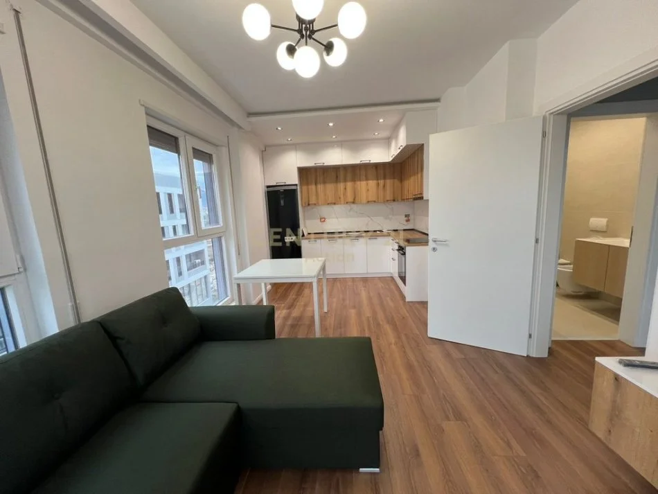 Tirane, jepet me qera apartament 1+1+Ballkon Kati 4, 62 m² 550 € (bulevardi i ri)