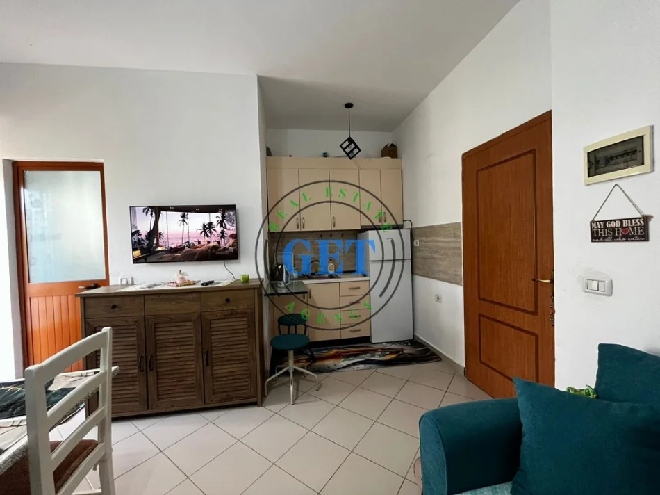 Durres, shitet garsonier 1+1 Kati 1, 52.000 € (Mali i Robit)
