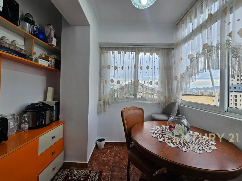 Tirane, shitet apartament 2+1 Kati 5, 97 m² 156.000 € (Laprake)