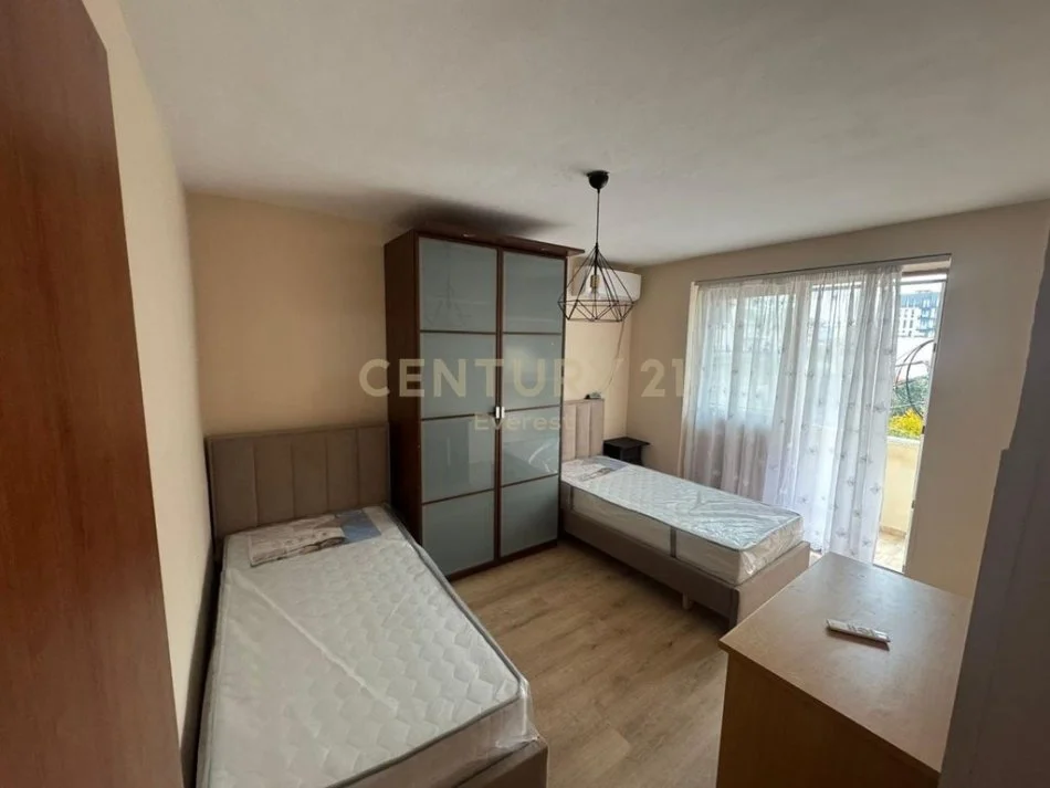 Tirane, jepet me qera apartament 2+1+Ballkon Kati 3, 70 m² 550 € (tregu elektrik)
