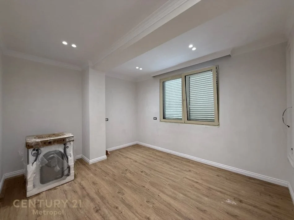 Tirane, shitet apartament 1+1 Kati 8, 75 m² 140.000 € (Rruga Sokrat Miho)