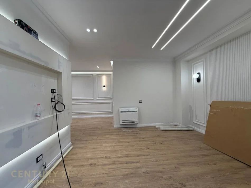 Tirane, shitet apartament 1+1 Kati 8, 75 m² 140.000 € (Rruga Sokrat Miho)