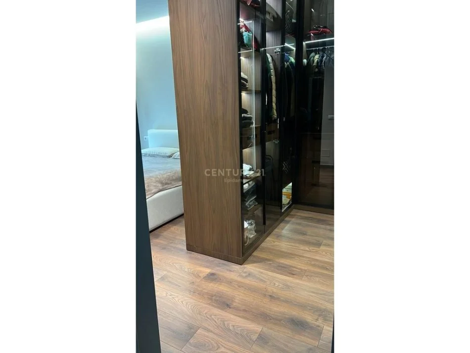 Tirane, shitet apartament 2+1+Ballkon Kati 4, 103 m² 360.000 € (bulevardi i ri)