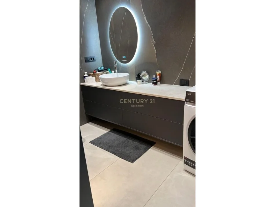 Tirane, shitet apartament 2+1+Ballkon Kati 4, 103 m² 360.000 € (bulevardi i ri)