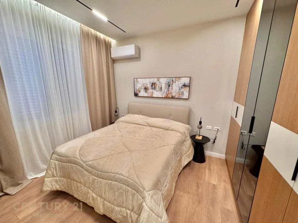 Tirane, jepet me qera apartament 1+1+Ballkon Kati 4, 47 m² 700 € (rruga e barrikadave)