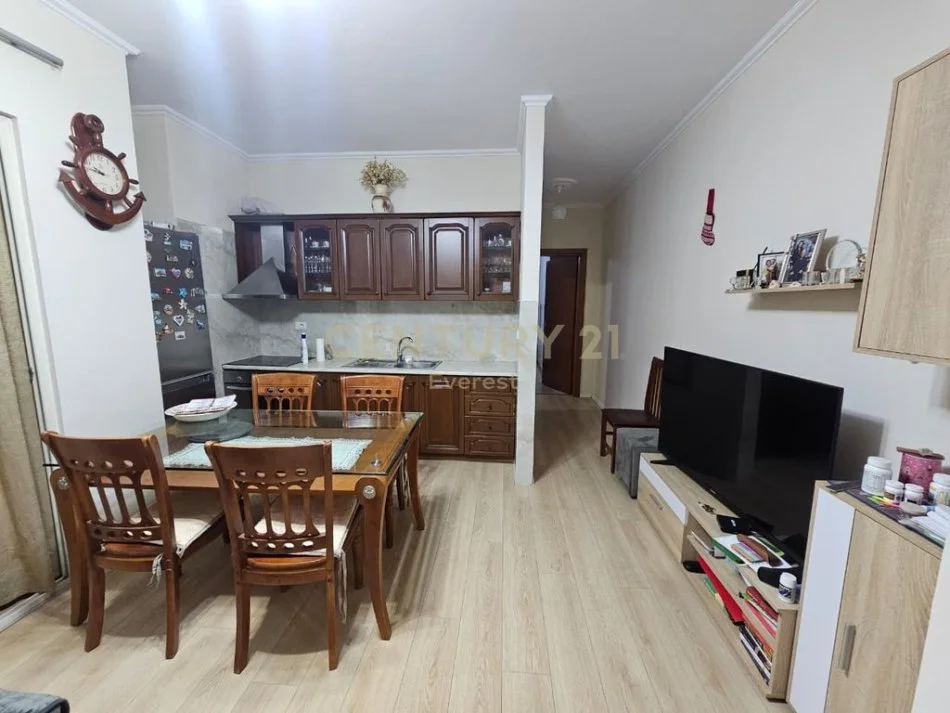Tirane, jepet me qera apartament 2+1+Ballkon Kati 4, 75 m² 750 € (don bosko vizion plus)