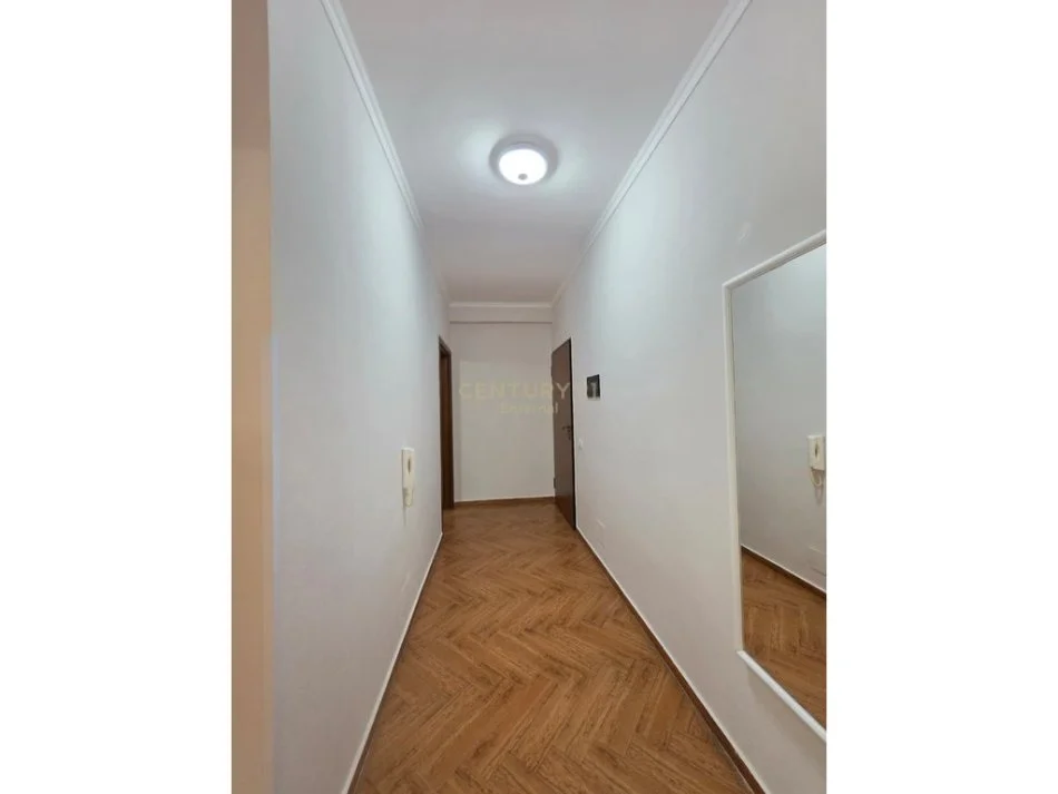 Tirane, jepet me qera apartament 1+1+Ballkon Kati 4, 60 m² 450 € (Astir)
