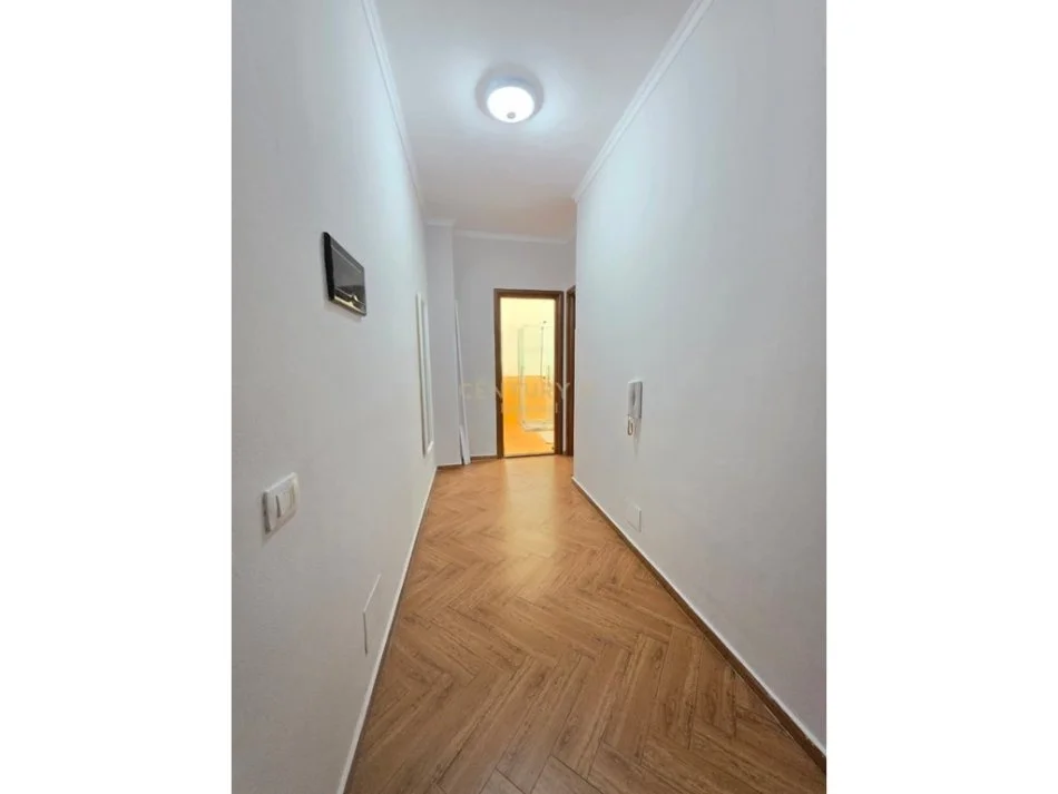 Tirane, jepet me qera apartament 1+1+Ballkon Kati 4, 60 m² 450 € (Astir)