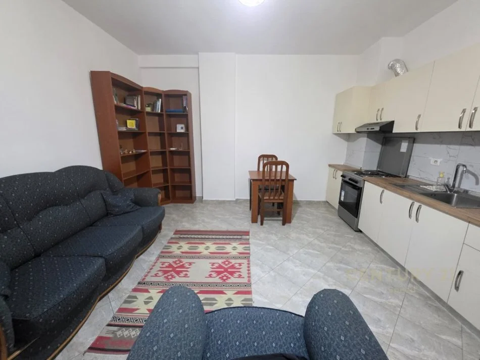 Tirane, jepet me qera apartament 1+1+Ballkon Kati 3, 60 m² 470 € (liqeni i thate)