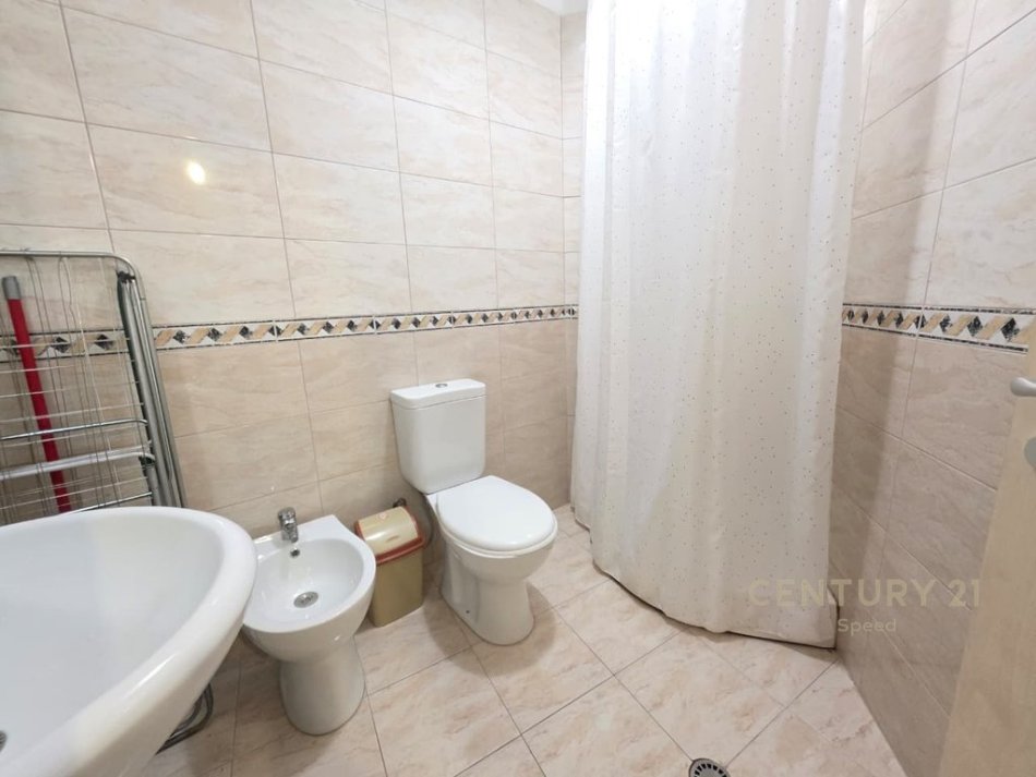 Tirane, jepet me qera apartament 1+1+Ballkon Kati 3, 60 m² 470 € 
