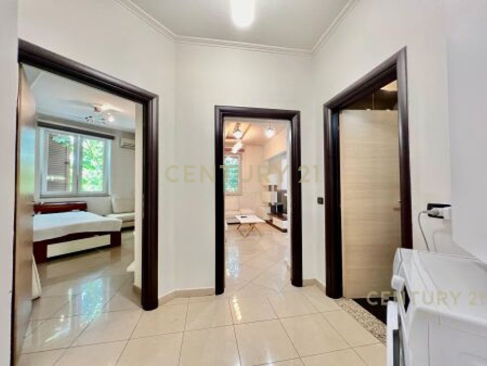 Tirane, jepet me qera apartament 2+1+Aneks+Ballkon Kati 3, 103 m² 800 € (Neom128435)