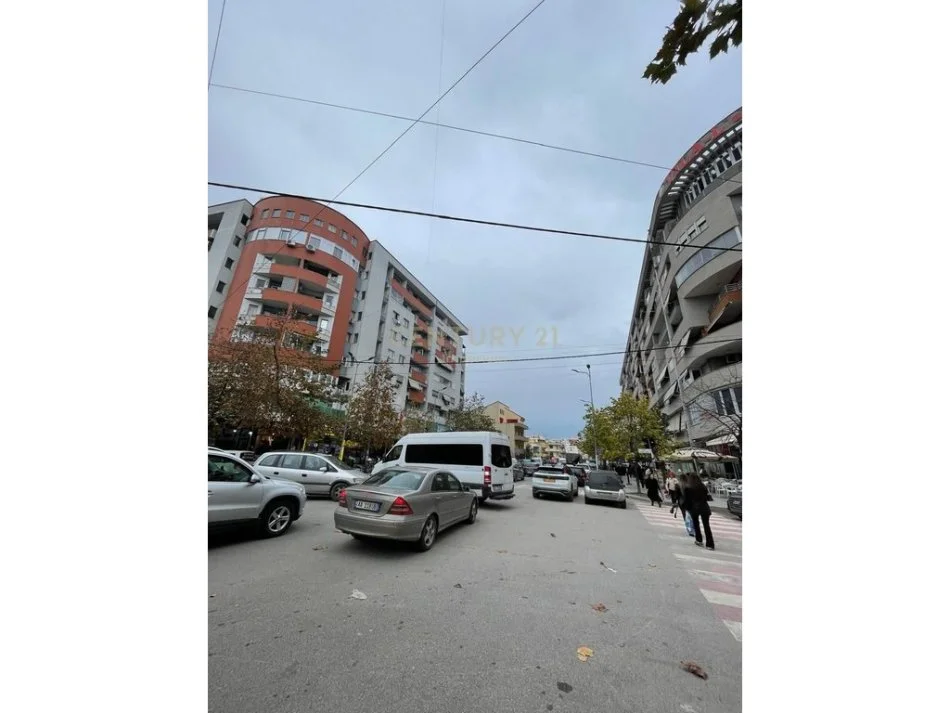 Tirane, jepet me qera apartament 1+1+Ballkon Kati 3, 71 m² 121.000 € (astir nela 5)