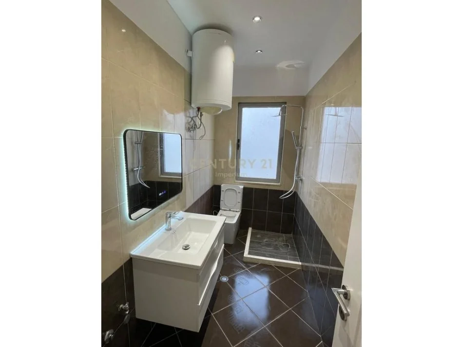 Tirane, jepet me qera apartament 1+1+Ballkon Kati 3, 71 m² 121.000 € (astir nela 5)