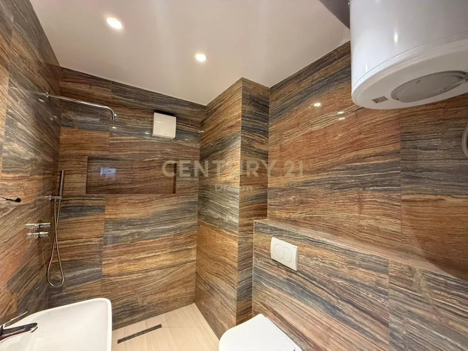 Tirane, jepet me qera zyre Kati 3, 124 m² 1.800 € rruga kavajes