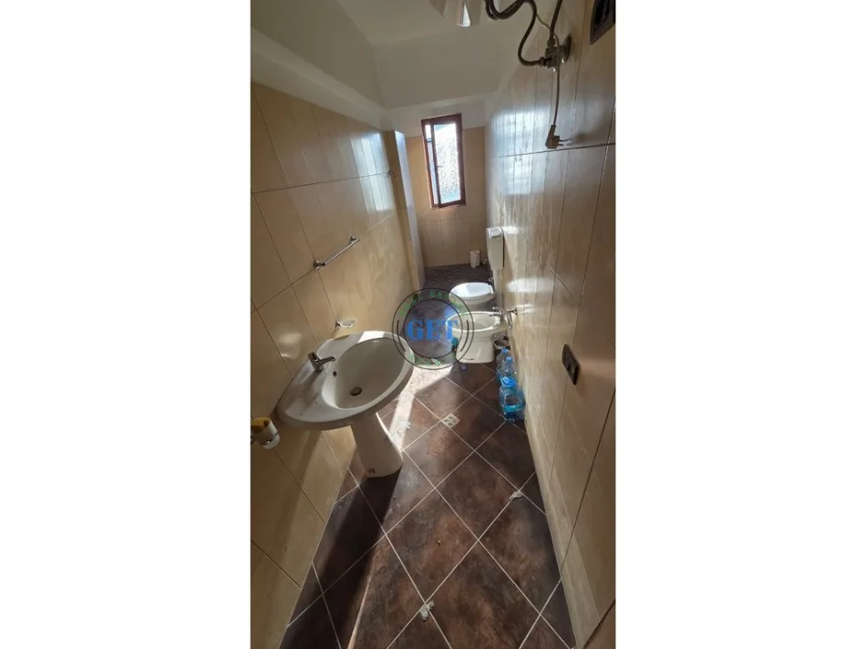 Durres, jepet me qera apartament 1+1 Kati 5, 65 m² 250 € (Spitali)
